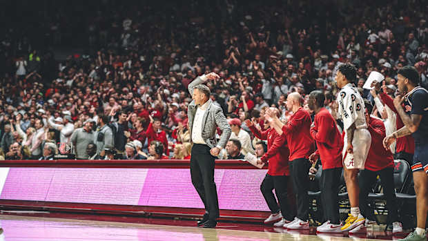 Nate Oats fires up Coleman Coliseum crowd against Auburn
